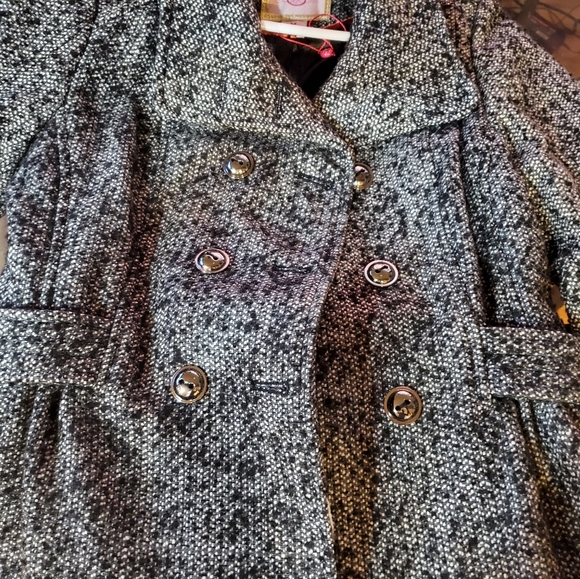 New never worn coat. NWT - Picture 4 of 6